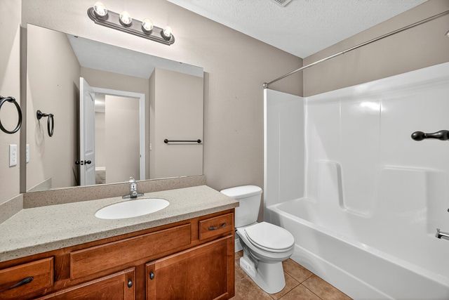 104 East Shawnee Street, Strafford, MO 65757