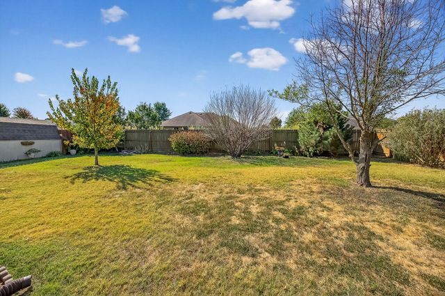 104 East Shawnee Street, Strafford, MO 65757