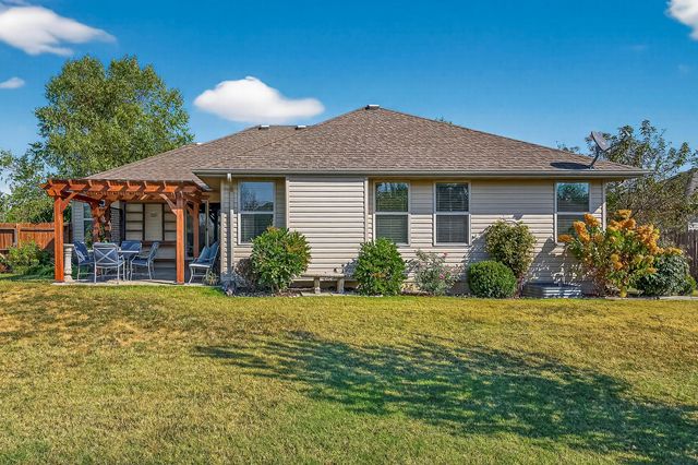 104 East Shawnee Street, Strafford, MO 65757