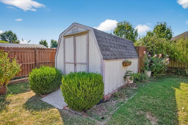 104 East Shawnee Street, Strafford, MO 65757