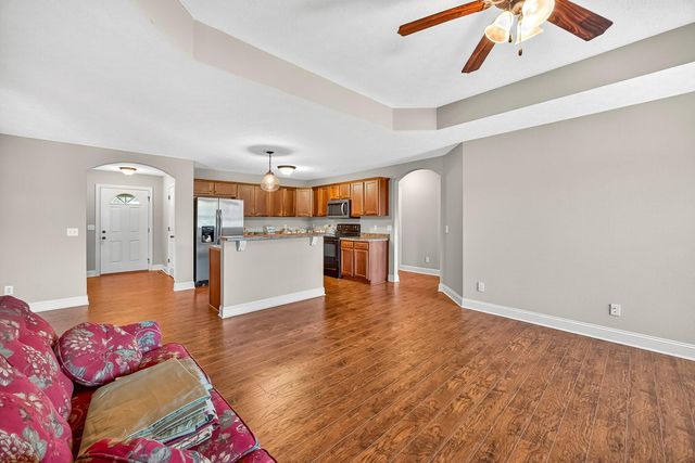 104 East Shawnee Street, Strafford, MO 65757