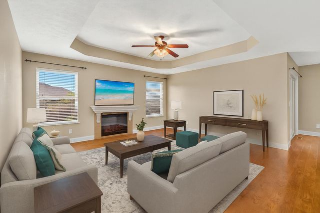 104 East Shawnee Street, Strafford, MO 65757