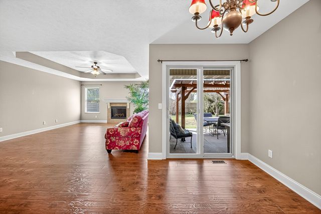 104 East Shawnee Street, Strafford, MO 65757