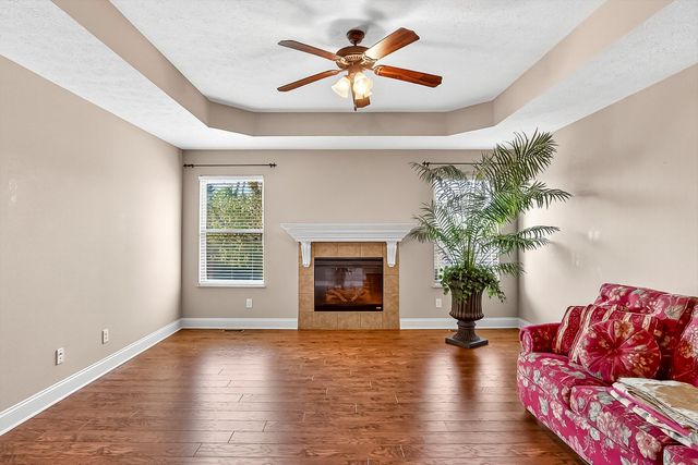 104 East Shawnee Street, Strafford, MO 65757