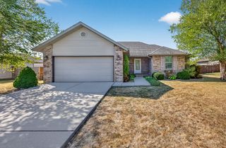 104 East Shawnee Street, Strafford, MO 65757