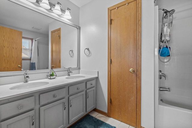 8615 Broadway DRIVE, Sturtevant, WI 53177