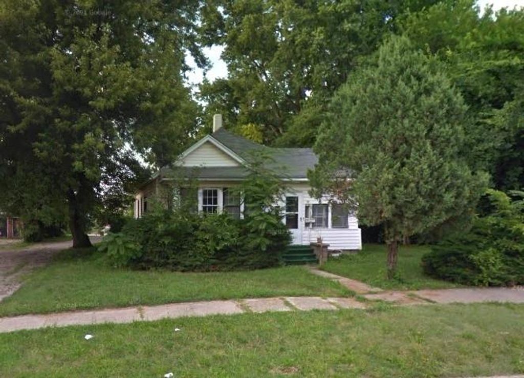 209 W 2ND Street, Maryville, MO 64468