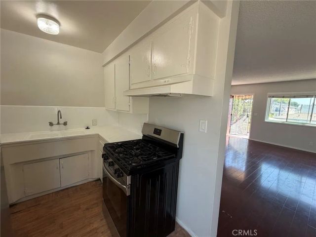 11880 Eucalyptus Avenue C, Hawthorne, CA 90250