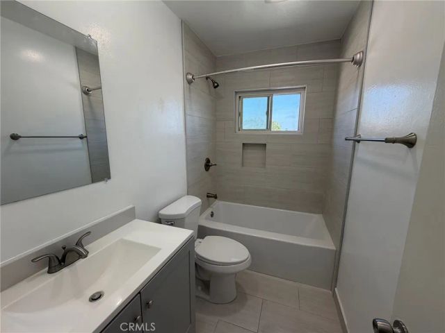 11880 Eucalyptus Avenue C, Hawthorne, CA 90250