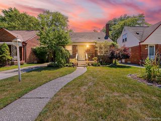 19226 Eastborne Street, Harper Woods, MI 48225