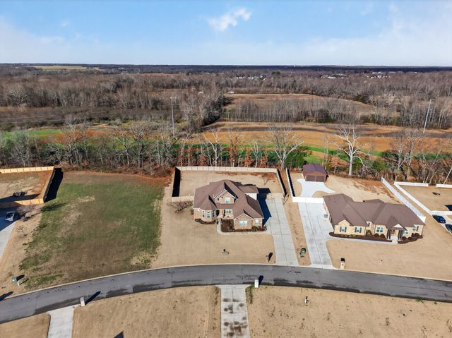 33 Ivy Dr, Fayetteville, TN 37334