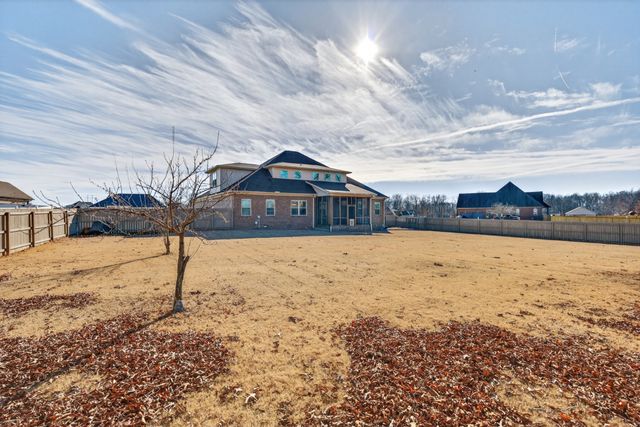 33 Ivy Dr, Fayetteville, TN 37334