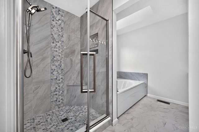 11909 Winston Circle, Forest Park, OH 45240