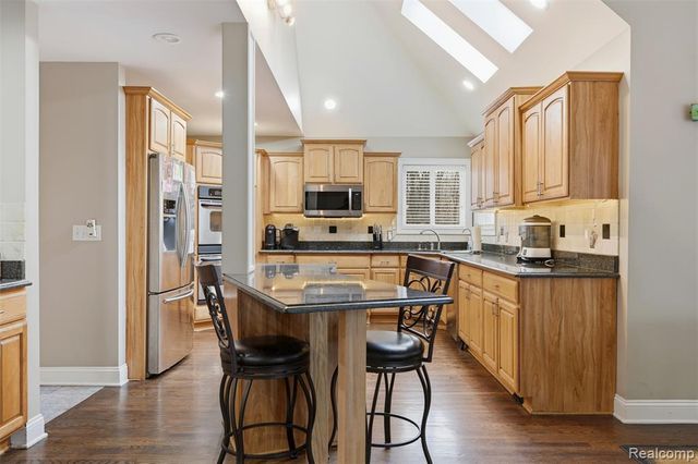 65690 North Avenue, Ray, MI 48096