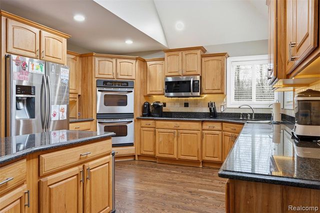 65690 North Avenue, Ray, MI 48096