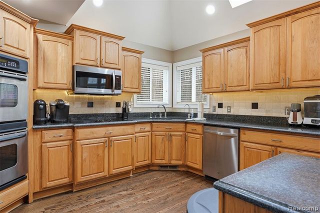 65690 North Avenue, Ray, MI 48096