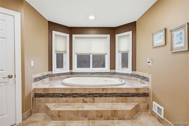 65690 North Avenue, Ray, MI 48096