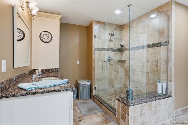 65690 North Avenue, Ray, MI 48096