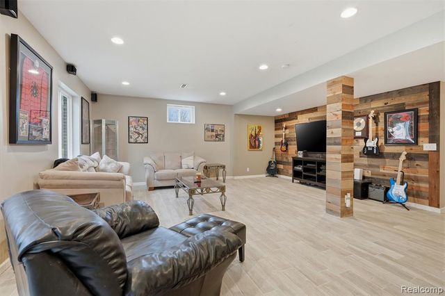 65690 North Avenue, Ray, MI 48096