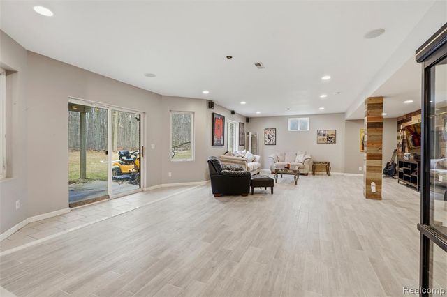 65690 North Avenue, Ray, MI 48096