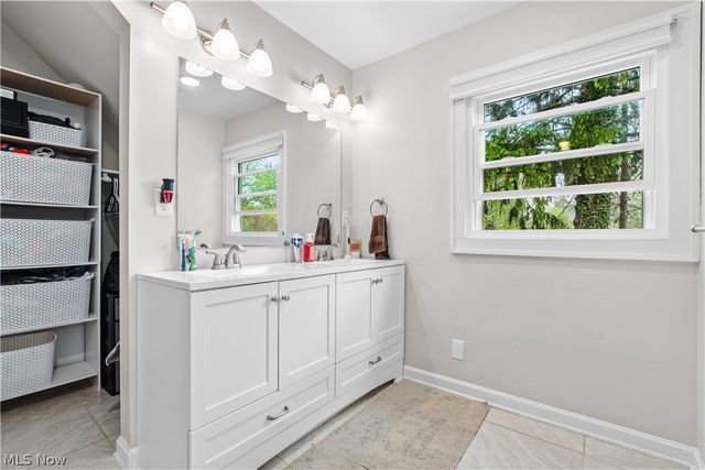 2136 E Sprague Road, Broadview Heights, OH 44147
