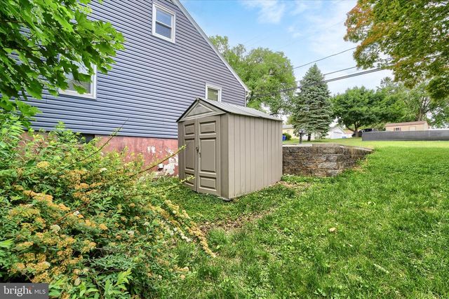 521 WEST DR, Harrisburg, PA 17111