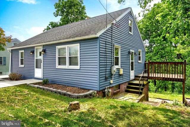 521 WEST DR, Harrisburg, PA 17111