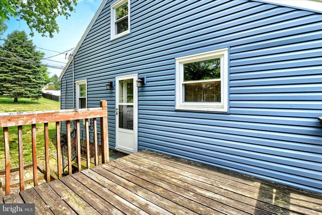 521 WEST DR, Harrisburg, PA 17111
