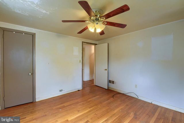 521 WEST DR, Harrisburg, PA 17111