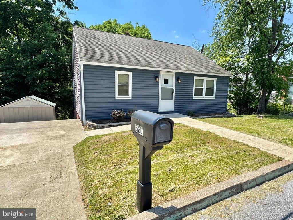 521 WEST DR, Harrisburg, PA 17111
