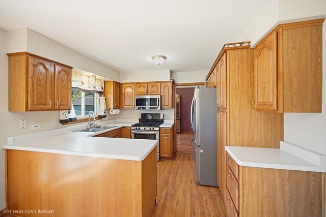 16803 92nd Avenue, Orland Hills, IL 60487
