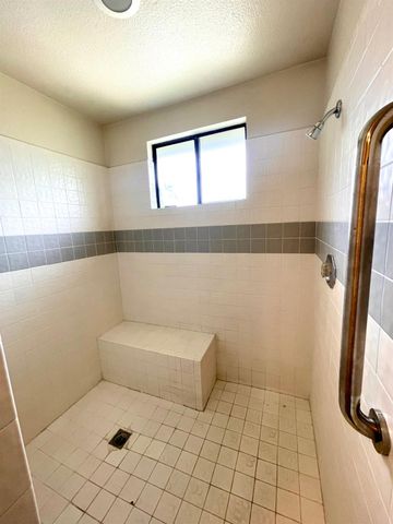 2052 Del Rio Dr, Stockton, CA 95204