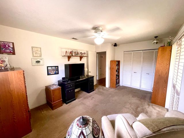 2052 Del Rio Dr, Stockton, CA 95204