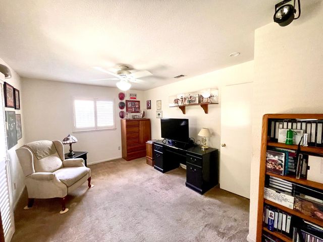 2052 Del Rio Dr, Stockton, CA 95204