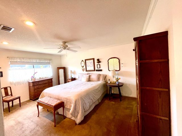 2052 Del Rio Dr, Stockton, CA 95204