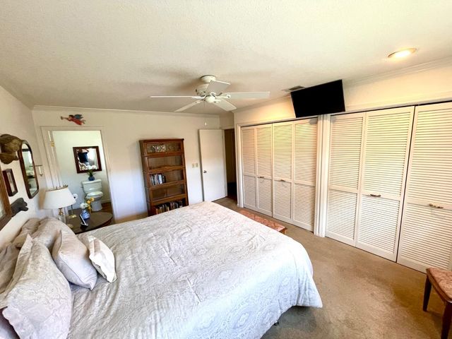2052 Del Rio Dr, Stockton, CA 95204