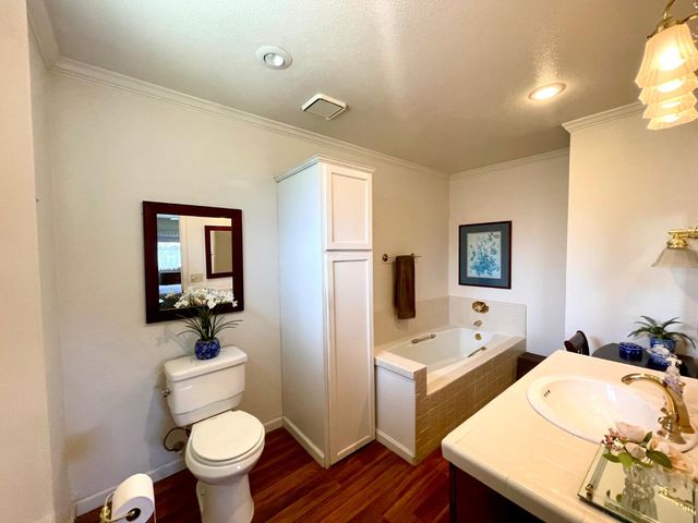 2052 Del Rio Dr, Stockton, CA 95204