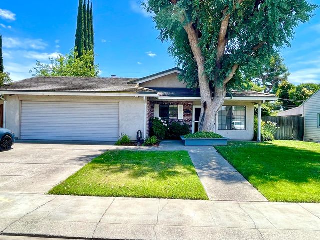2052 Del Rio Dr, Stockton, CA 95204