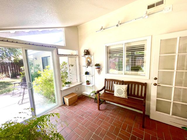 2052 Del Rio Dr, Stockton, CA 95204