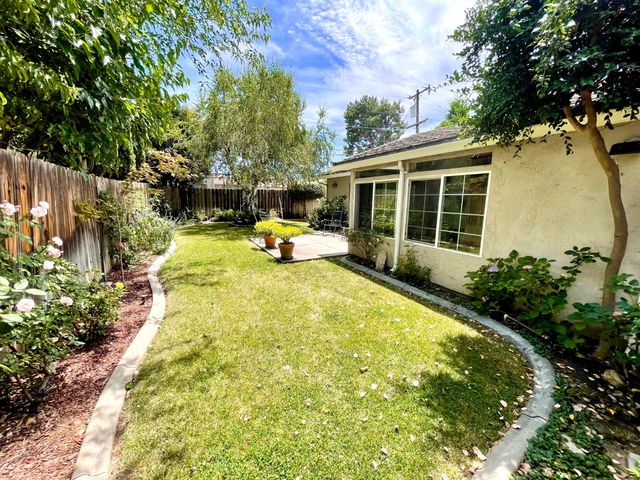2052 Del Rio Dr, Stockton, CA 95204