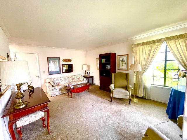 2052 Del Rio Dr, Stockton, CA 95204