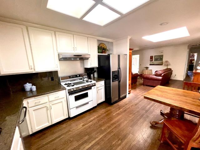 2052 Del Rio Dr, Stockton, CA 95204