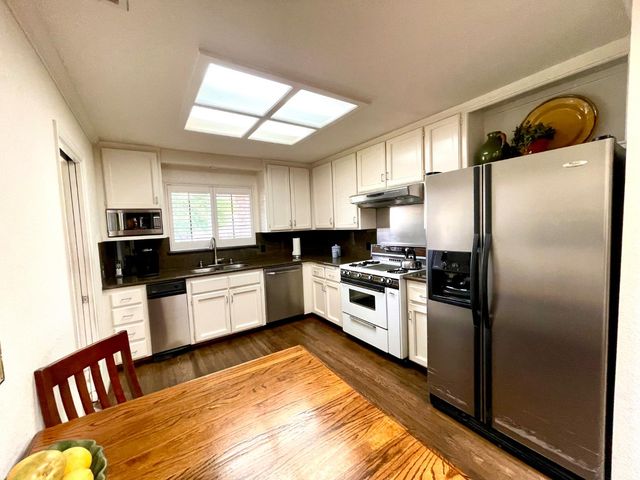 2052 Del Rio Dr, Stockton, CA 95204