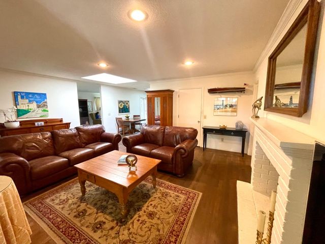 2052 Del Rio Dr, Stockton, CA 95204