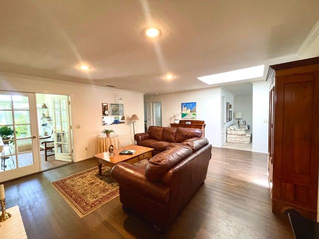 2052 Del Rio Dr, Stockton, CA 95204