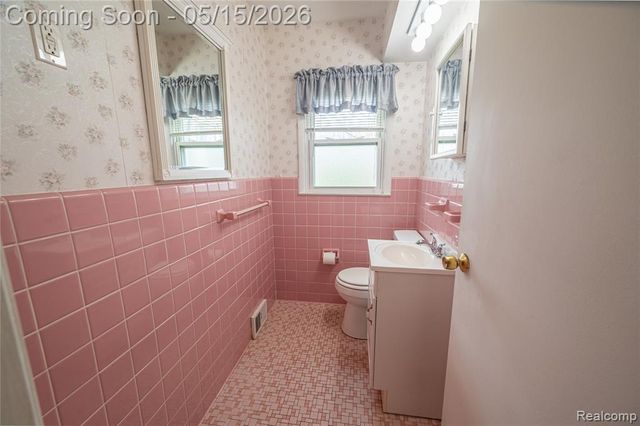 56800 8 Mile Road, Northville, MI 48167