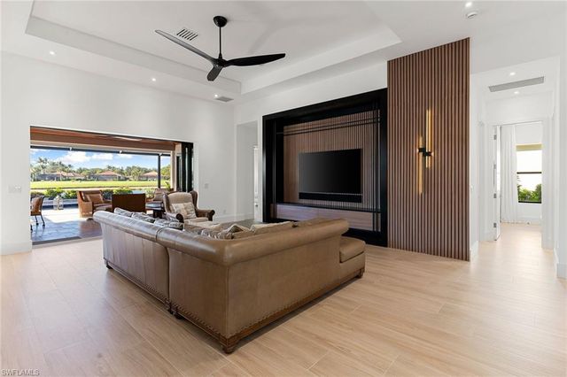 8745 Mustang Island CIR, Naples, FL 34113