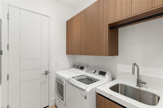 8745 Mustang Island CIR, Naples, FL 34113