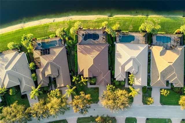 8745 Mustang Island CIR, Naples, FL 34113