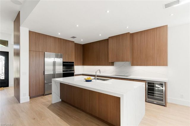 8745 Mustang Island CIR, Naples, FL 34113